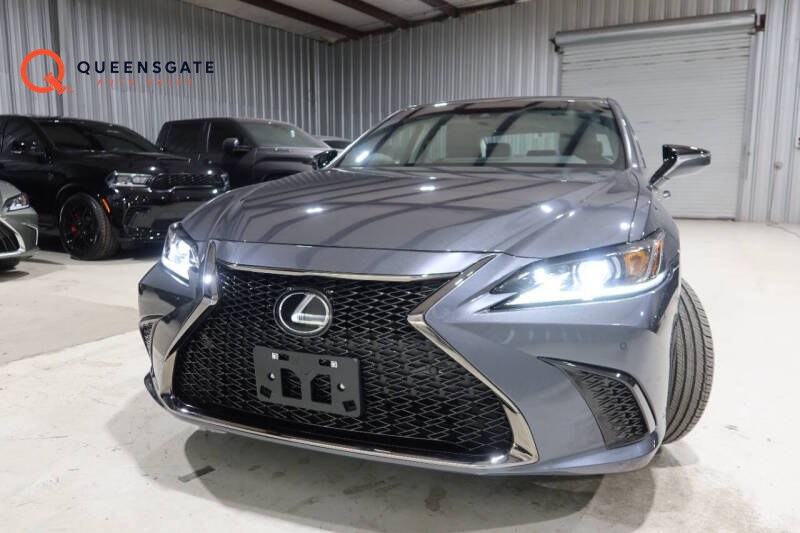 2025 Lexus ES 300h F SPORT Design