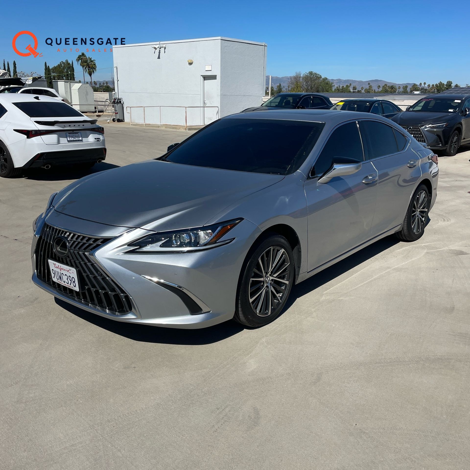 2025 Lexus ES 300h Base